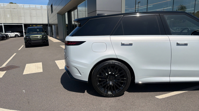 Land Rover Range Rover Sport 4.4 P635 V8 SV Ultimate Edition 5dr Auto Petrol Estate - Image 51